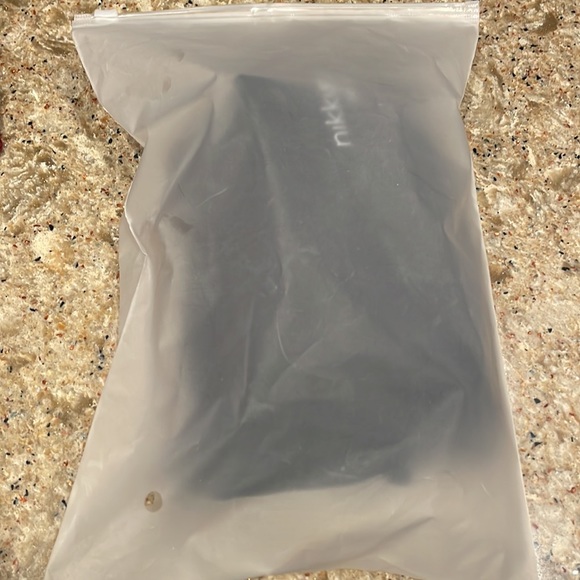 NEW Nikkifont Activewear Dawn Leggings - Picture 7 of 7